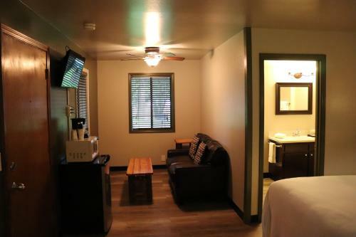 Hotel Lone Fir Resort