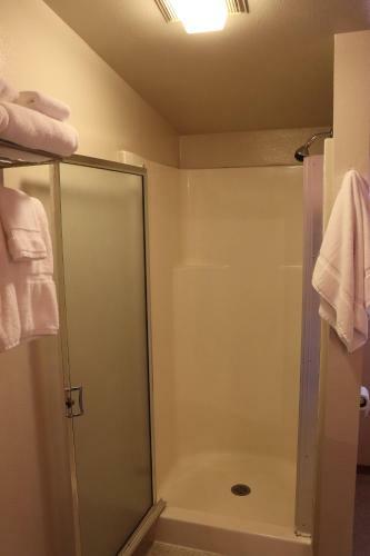Hotel Lone Fir Resort