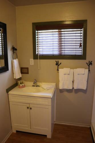 Hotel Lone Fir Resort