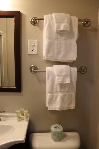 Hotel Lone Fir Resort