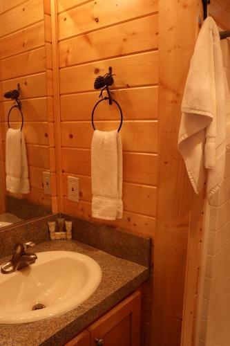 Hotel Lone Fir Resort
