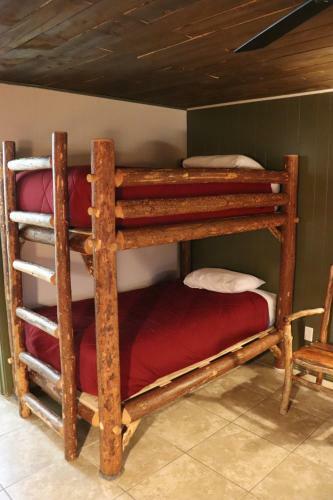 Hotel Lone Fir Resort