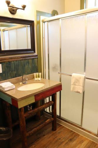 Hotel Lone Fir Resort