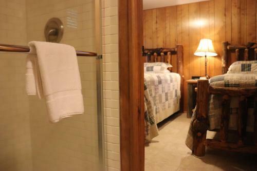 Hotel Lone Fir Resort