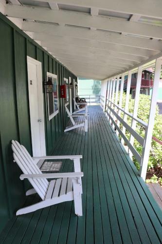 Hotel Lone Fir Resort
