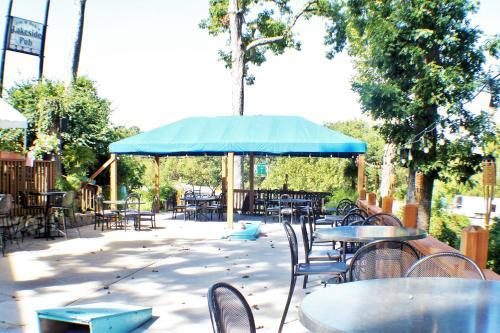 Hotel Lake St Louis