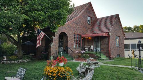 Maple Street Bed And Breakfast