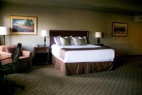 Hotel Seaport Inn & Suites