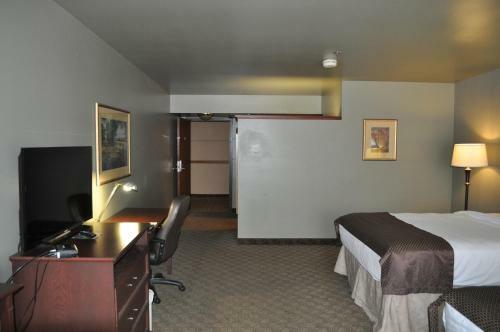 Hotel Seaport Inn & Suites