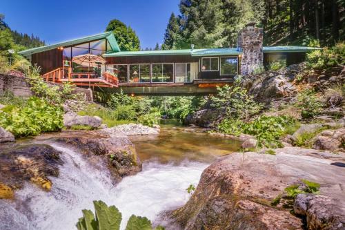 Sierra Bridge House