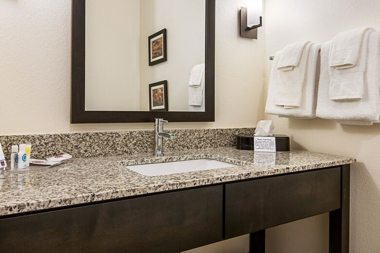 Hotel Comfort Suites