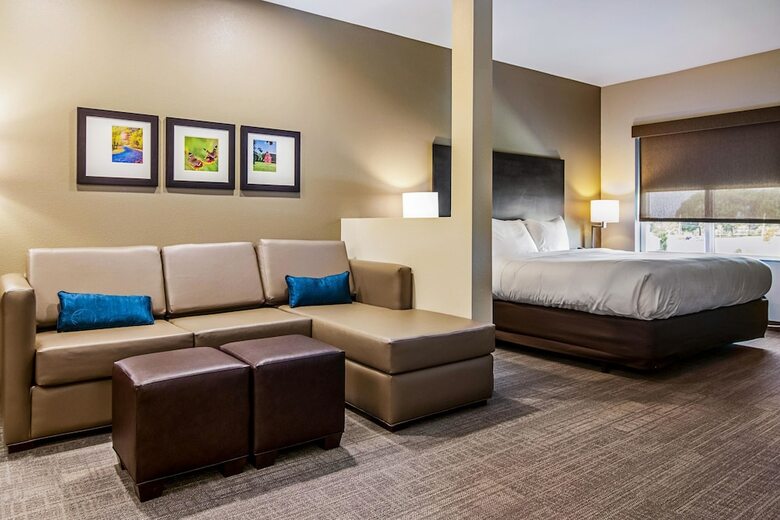 Hotel Comfort Suites