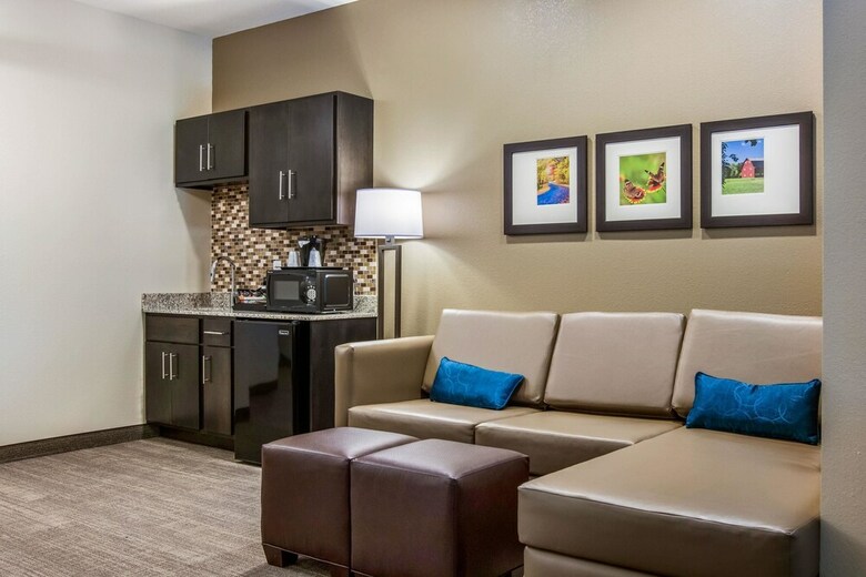 Hotel Comfort Suites