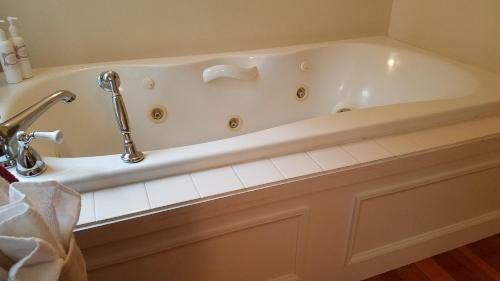 Centennial House Bed And Breakfast