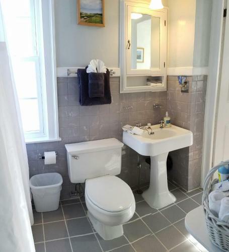 Centennial House Bed And Breakfast