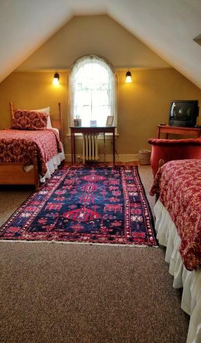 Centennial House Bed And Breakfast