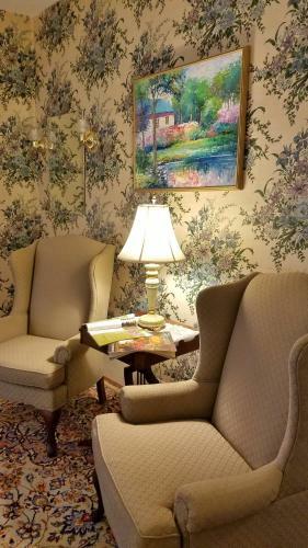 Centennial House Bed And Breakfast
