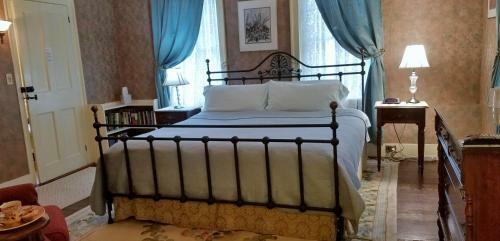Centennial House Bed And Breakfast