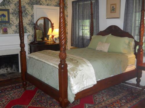 Centennial House Bed And Breakfast