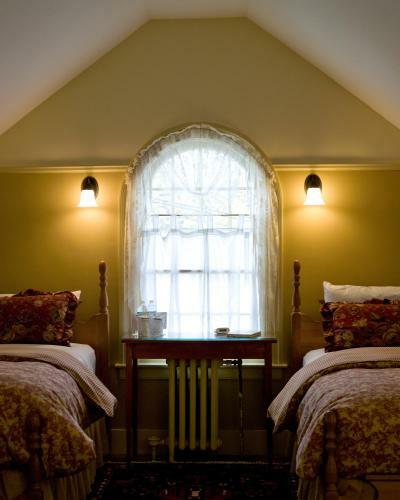 Centennial House Bed And Breakfast