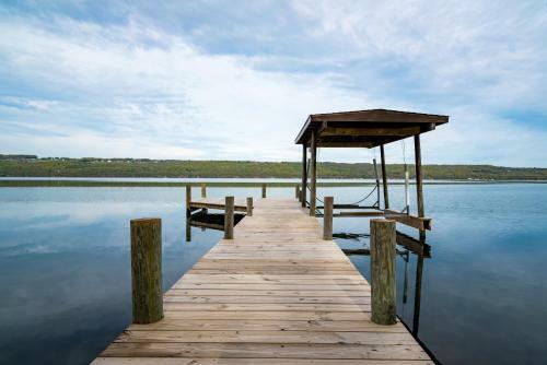 Single Island Shores