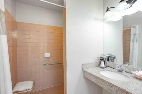 Lodge Travel Stay - Coalinga