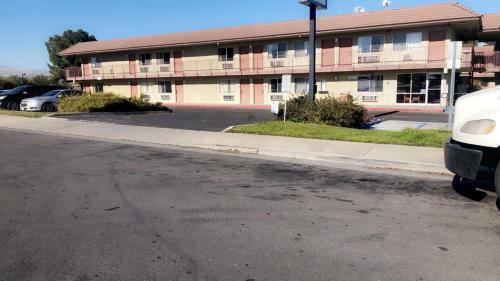 Lodge Travel Stay - Coalinga