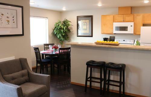 Autumn Leaf Furnished Apartments