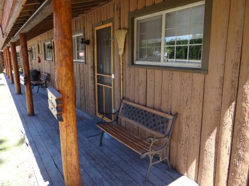 Historic Tamarack Lodge And Cabins