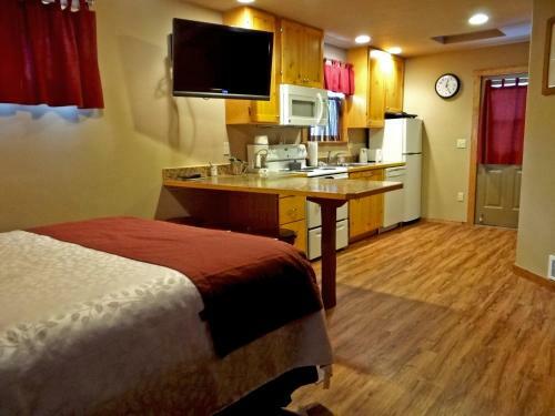 Historic Tamarack Lodge And Cabins