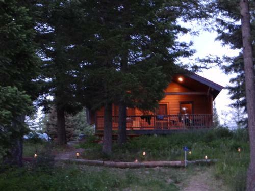 Historic Tamarack Lodge And Cabins
