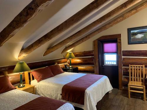 Historic Tamarack Lodge And Cabins