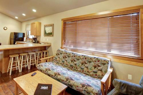 Historic Tamarack Lodge And Cabins