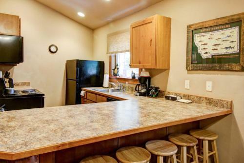 Historic Tamarack Lodge And Cabins