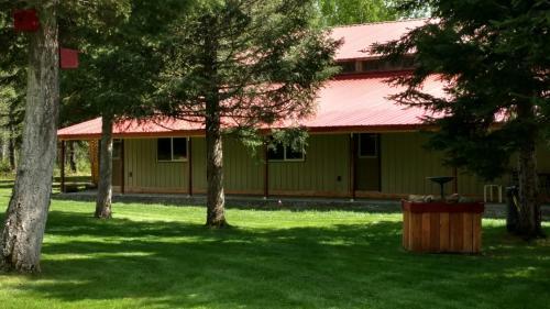 Historic Tamarack Lodge And Cabins