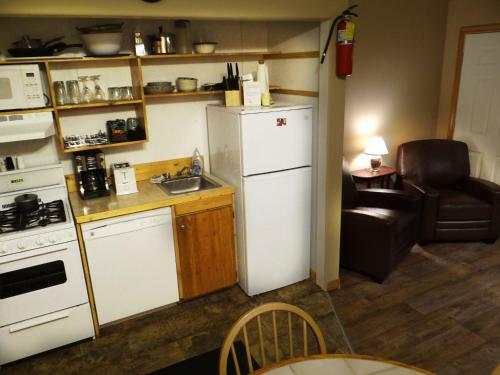 Historic Tamarack Lodge And Cabins