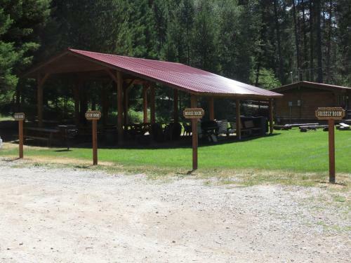 Historic Tamarack Lodge And Cabins