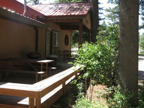 Historic Tamarack Lodge And Cabins
