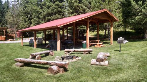 Historic Tamarack Lodge And Cabins