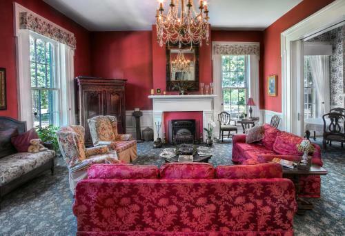 Historic Maple Hill Manor Bed & Breakfast