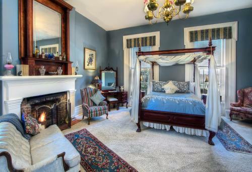Historic Maple Hill Manor Bed & Breakfast