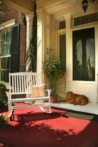 Historic Maple Hill Manor Bed & Breakfast