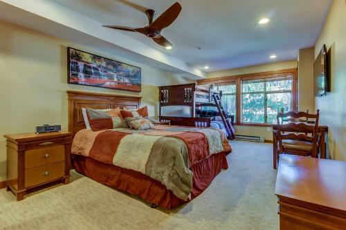 Powderhorn Lodge 408: Rustic Mountain Suite
