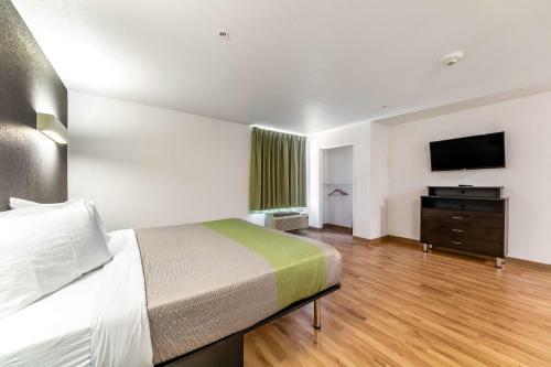 Hotel Studio 6 San Marcos