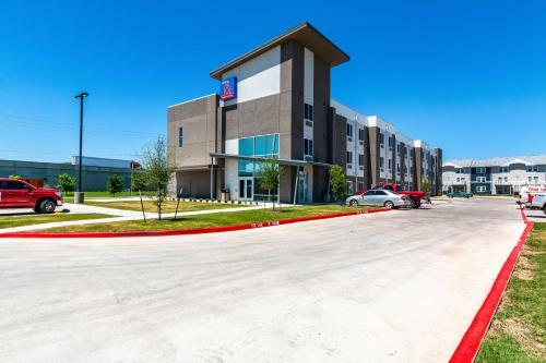 Hotel Studio 6 San Marcos