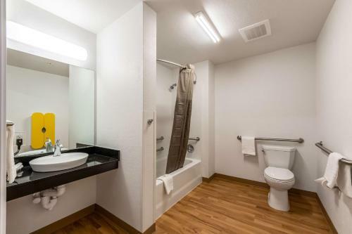 Hotel Studio 6 San Marcos