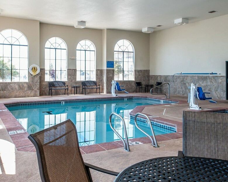 Hotel Quality Inn & Suites