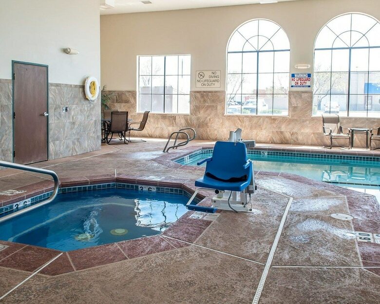 Hotel Quality Inn & Suites