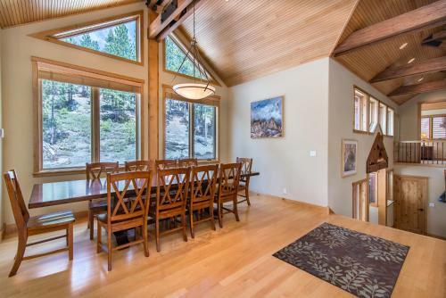 Mountain Lodge Holiday Home 163