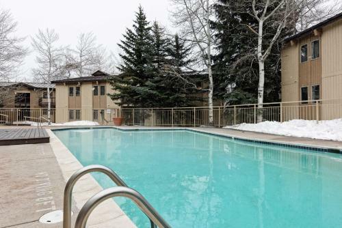 Apartamento 35 Upper Woodbridge Rd Condo Unit 19ef